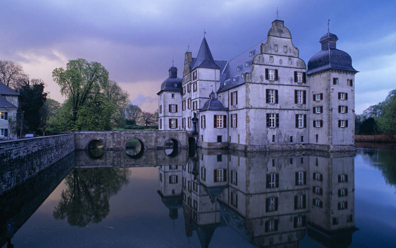 y2278 Castle, North Rhine-Westphalia
Dortmund, castle Bodelschwingh

Wasser Br點ke Spiegelung Ufer Wasserschlo?Schlo?Schl鰏ser und Herrenh鋟ser



original