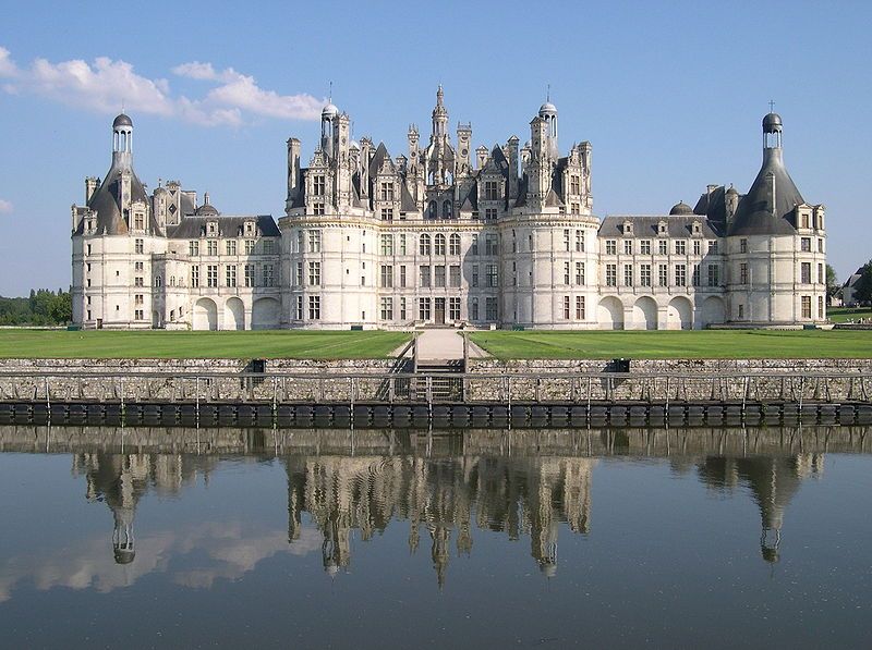 france-chambord_chateau_moat