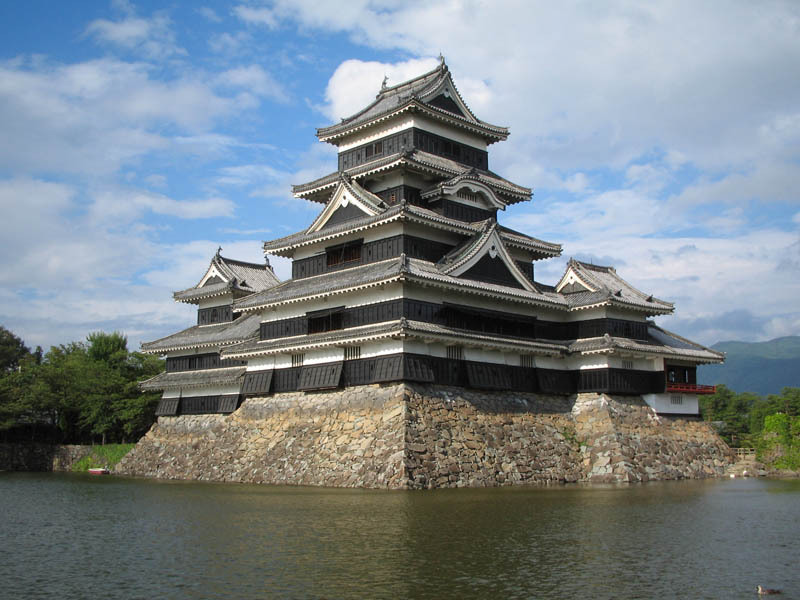 moat-japan-matsumoto-castle