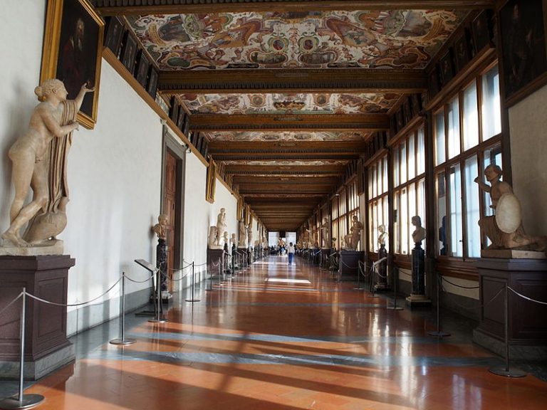 Uffizi_Gallery_hallway-768×576
